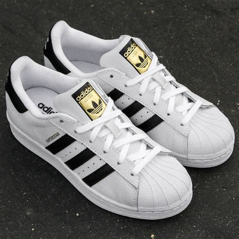 superstar female version adidas.